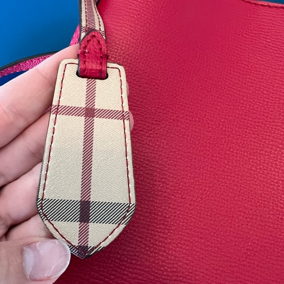 Burberry Small Lorne Bucket Bag - Picture 6 of 8